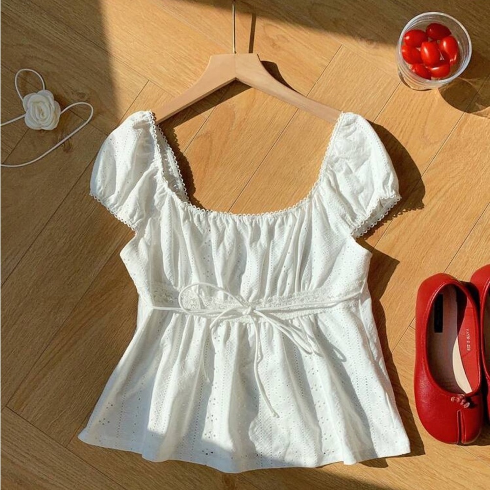 NWT Puff Cap Sleeve Eyelet Embroidery Shirt, Size Large, White